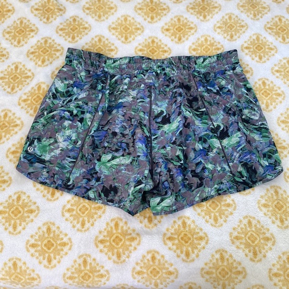 Lululemon Track That Mid-Rise Short 5" - Picture 5 of 9